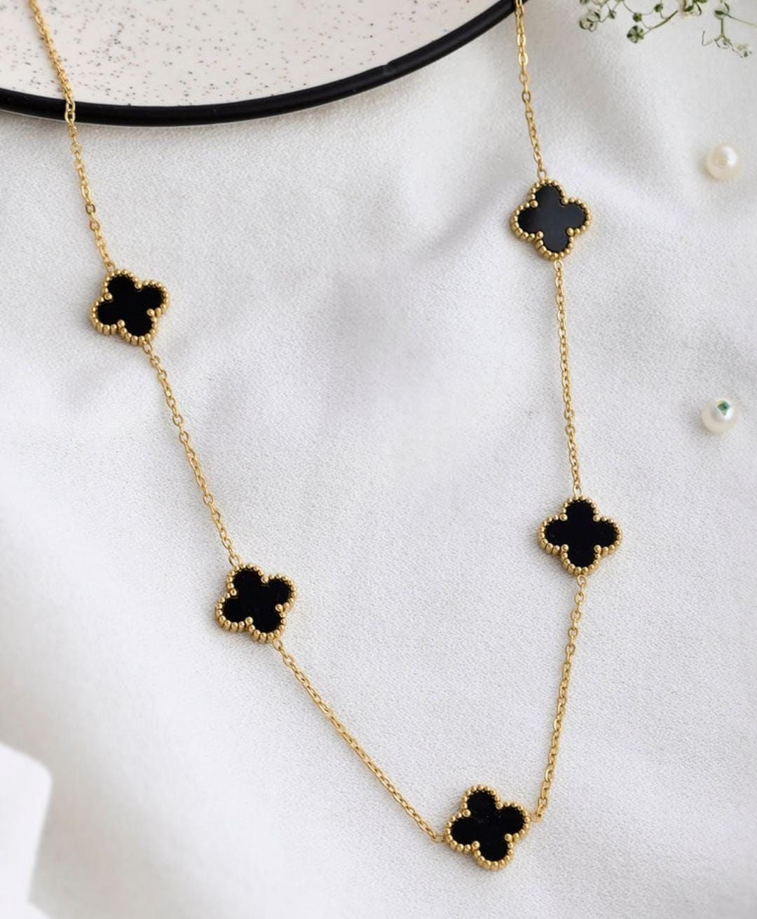 Elegant Black Clover Necklace – Gold-Plated Charm Chain